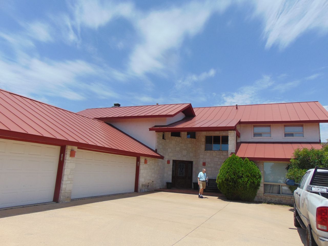 New installed home roof showcasing for the before and after images sectiob