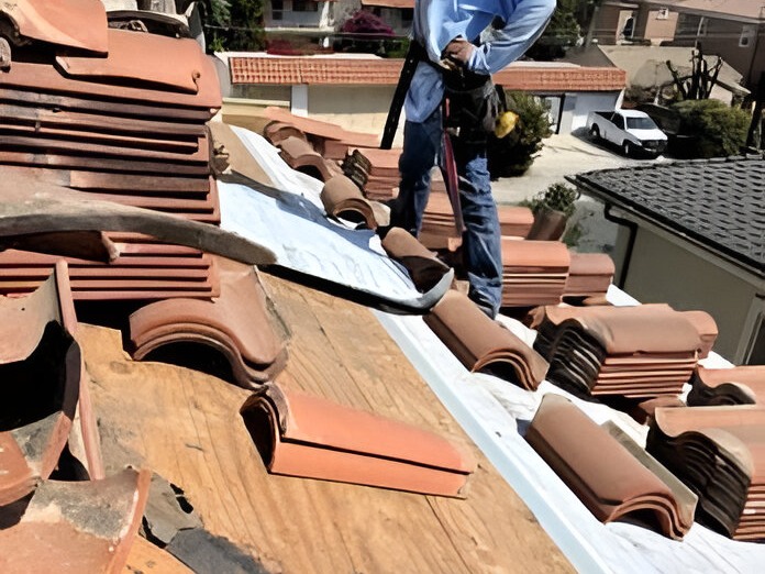 repairing the damage roof image to showcasing for the before and after images sectiob